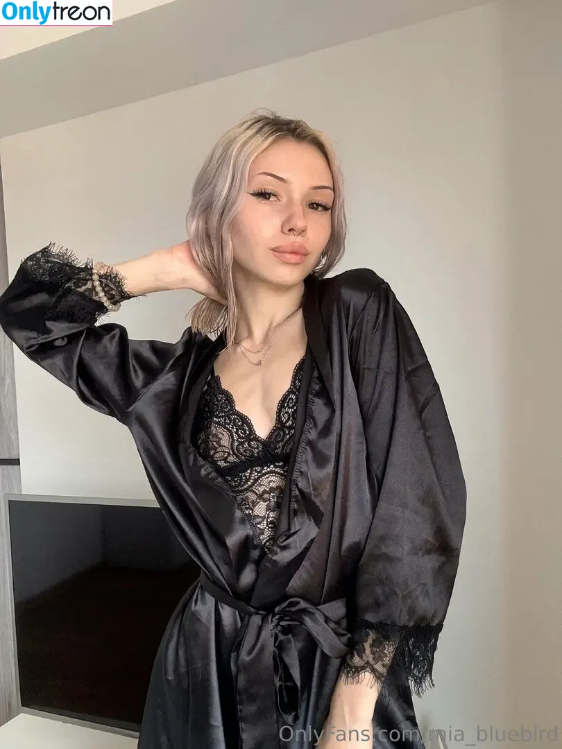 Mia_bluebird nude photo #0396 (clarathestudent / miabluebird)