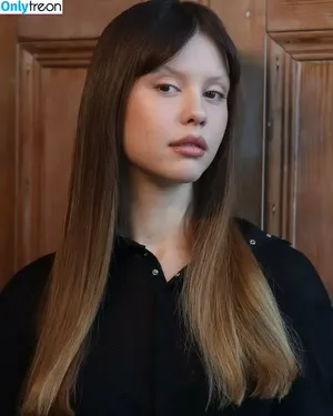 Mia Goth / goth.mia / officalmiagoth фото голая #0174