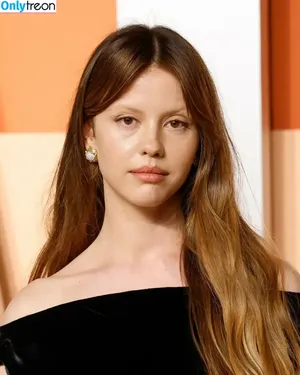 Mia Goth / goth.mia / officalmiagoth фото голая #0193