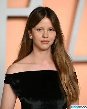 Mia Goth / goth.mia / officalmiagoth фото голая #0195