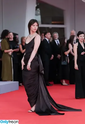 Mia Goth / goth.mia / officalmiagoth nude photo #0277