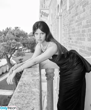 Mia Goth / goth.mia / officalmiagoth nude photo #0300