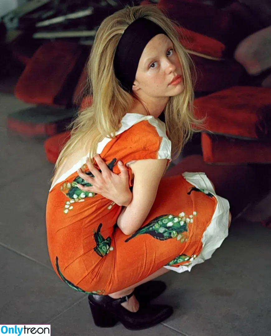 Mia Goth голая photo #0090 (goth.mia / officalmiagoth)