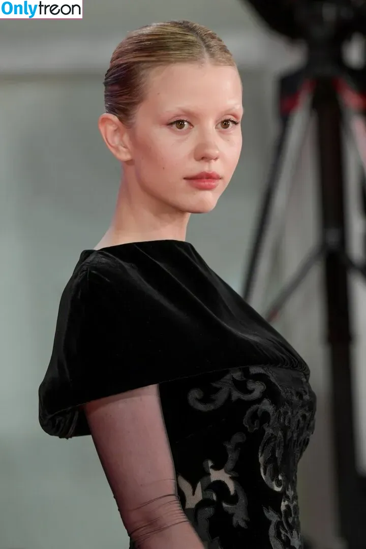 Mia Goth голая photo #0125 (goth.mia / officalmiagoth)