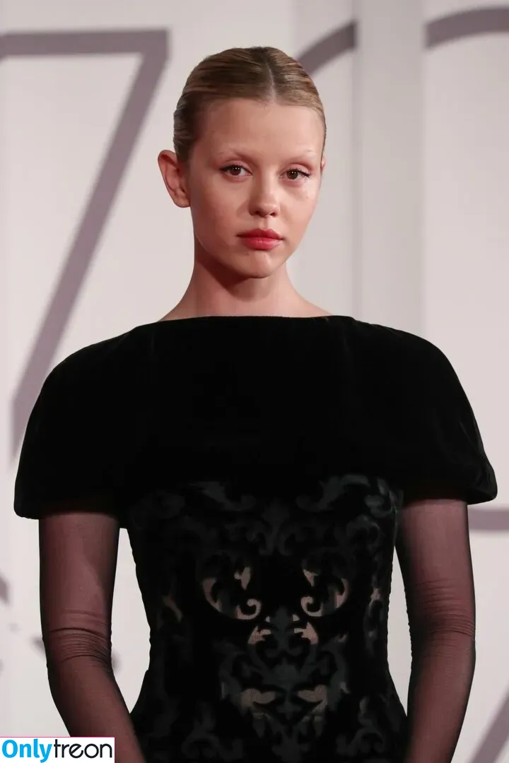 Mia Goth голая photo #0130 (goth.mia / officalmiagoth)