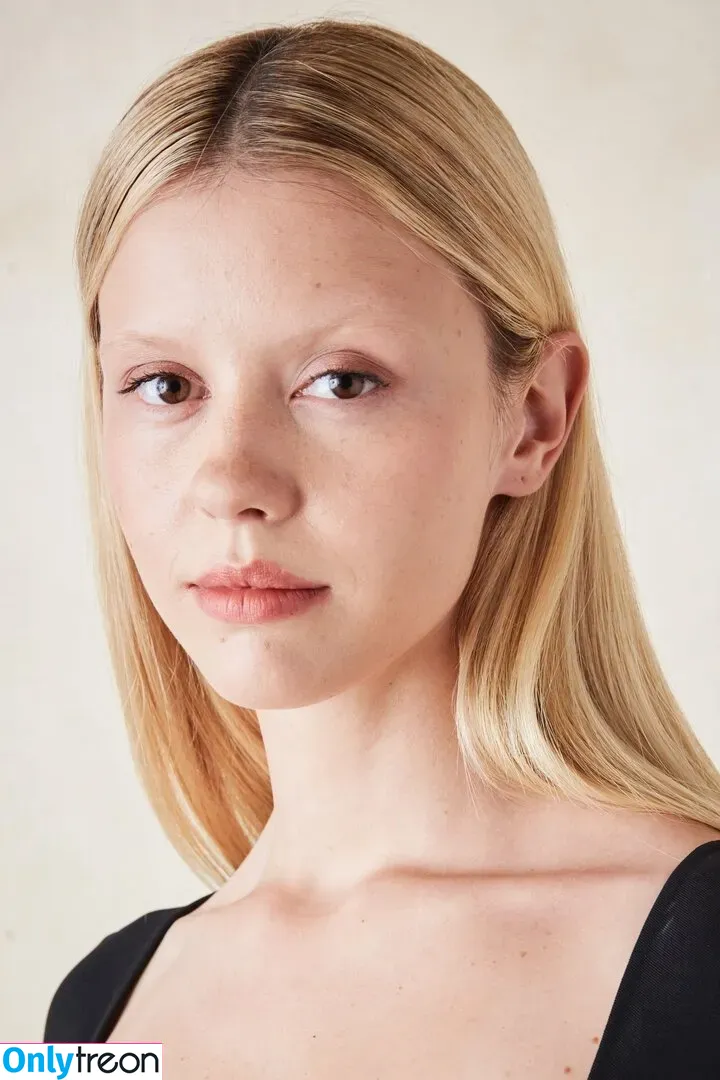 Mia Goth голая photo #0139 (goth.mia / officalmiagoth)