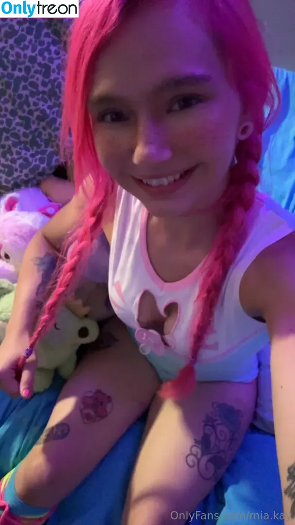 Mia Kay nude photo #0562 (mia.kay / miakay_thebrat)