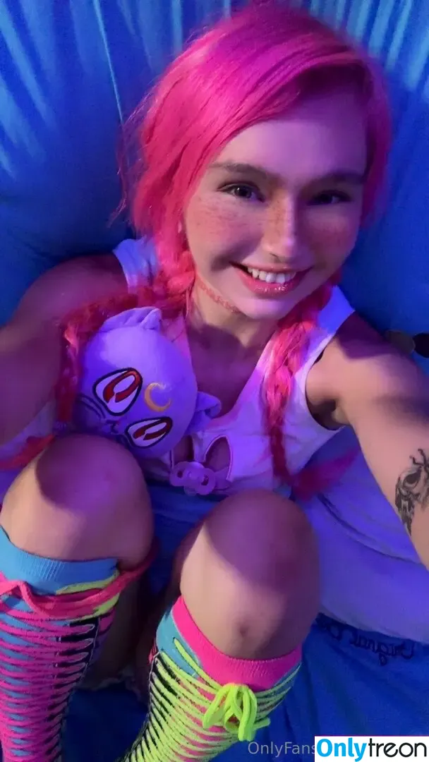 Mia Kay nude photo #0565 (mia.kay / miakay_thebrat)