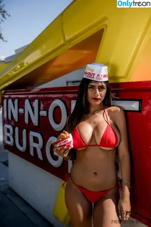 Mia Khalifa / miakhalifa nude photo #0181