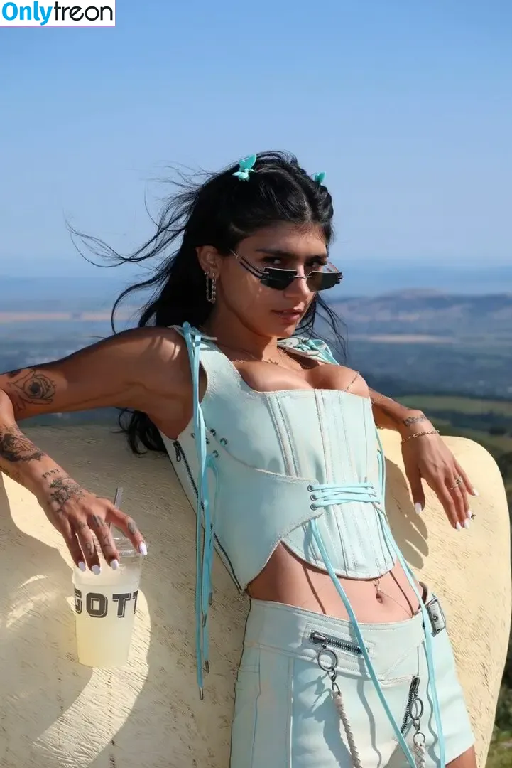Mia Khalifa голая photo #0452 (miakhalifa)