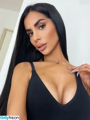 Mia Madisson / shhhmadisson nude photo #0001