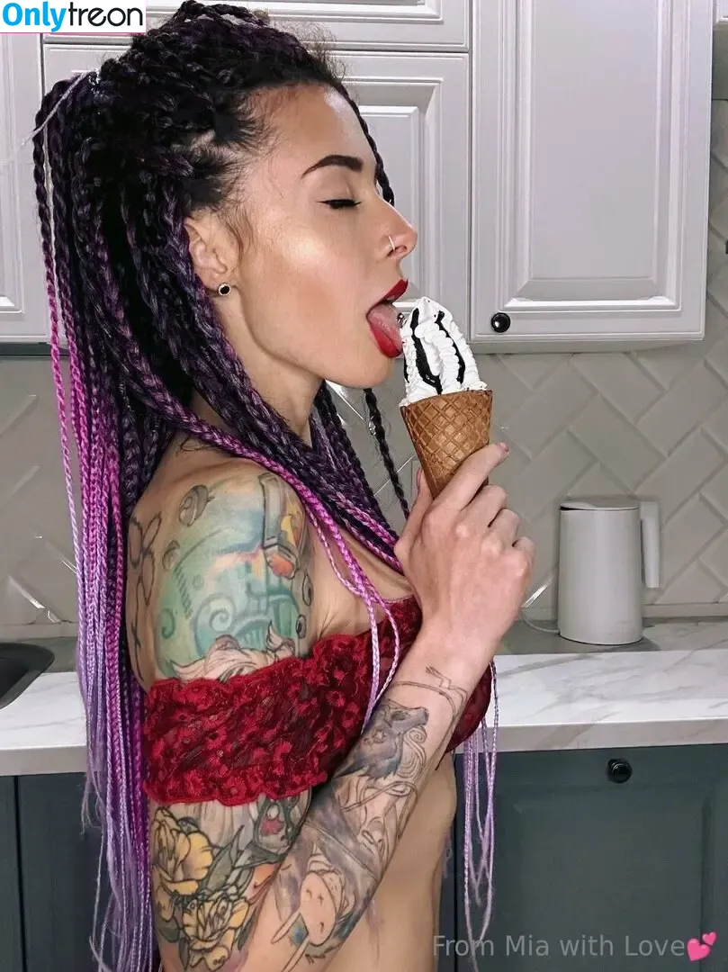 mia_moonn nude photo #0001 (miamoonn_)