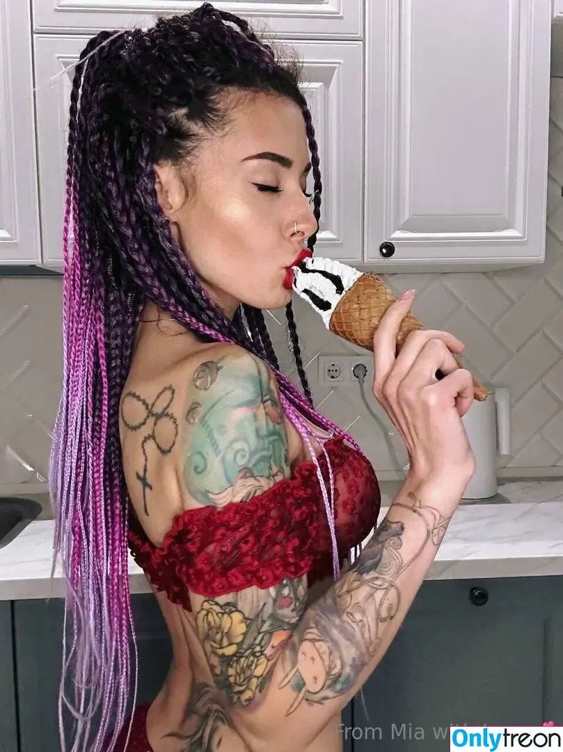 mia_moonn nude photo #0002 (miamoonn_)