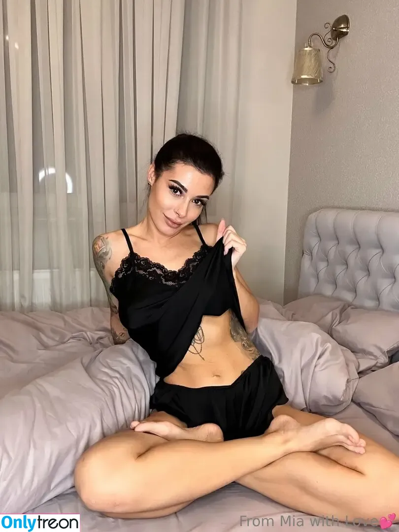 mia_moonn nude photo #0034 (miamoonn_)
