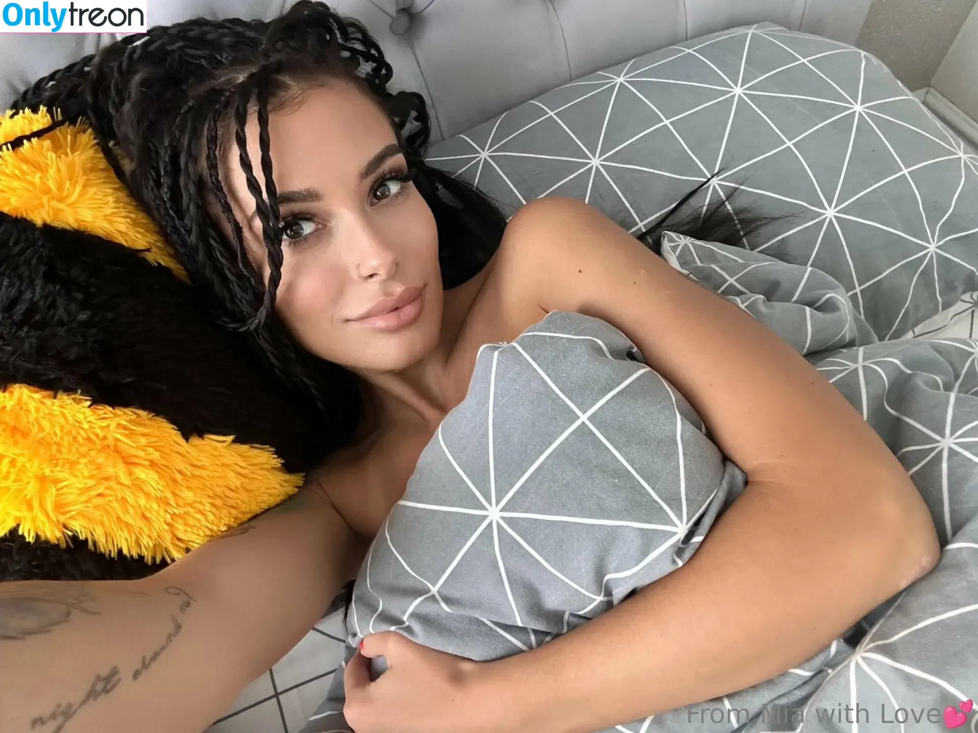 mia_moonn nude photo #0049 (miamoonn_)
