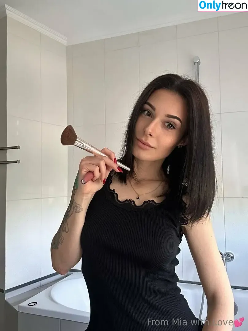 mia_moonn nude photo #0055 (miamoonn_)