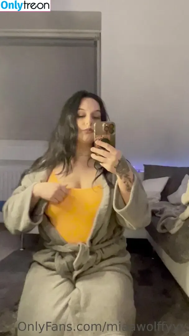 miaawolffyyy nude photo #0020 (miaawifeyy)