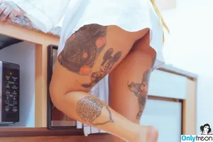 miachava nude photo #0300