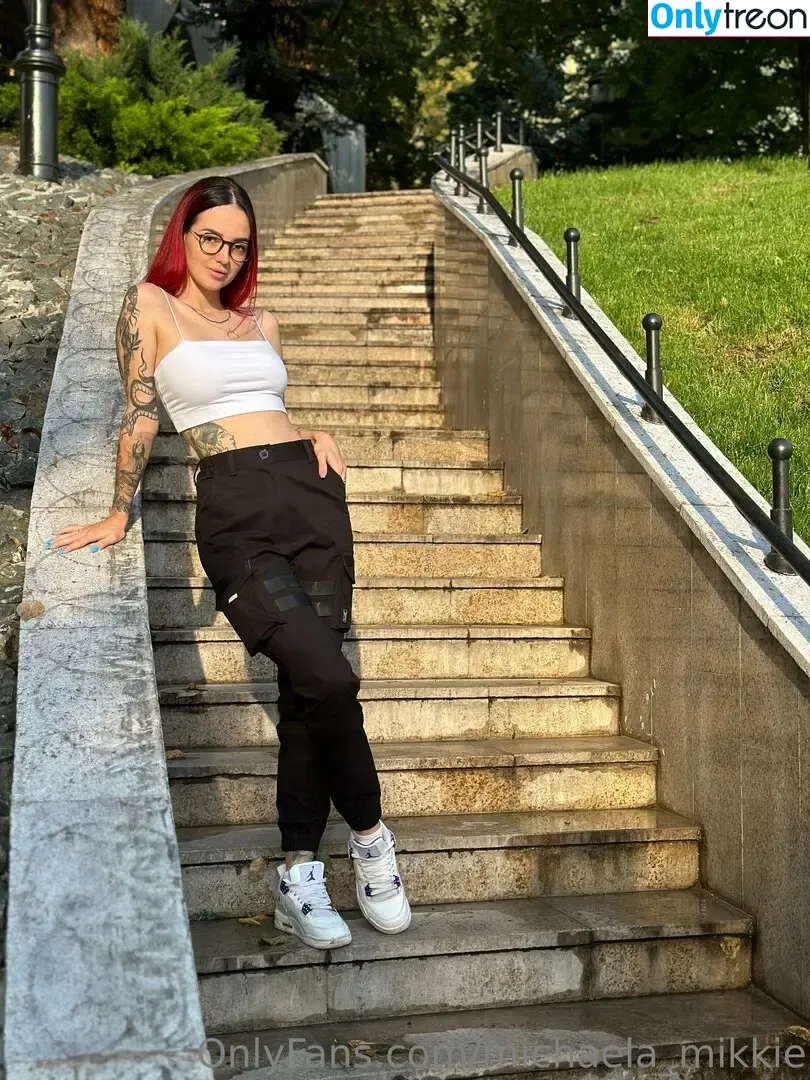 michaela_mikkie голая photo #0009 (michaelamikkimckenzie)