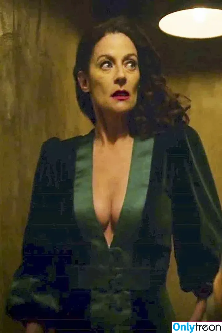 Michelle Gomez голая photo #0039 (michellegomezofficial / u140297820)