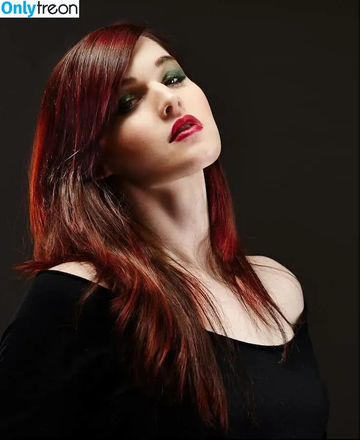 Michelle Hendley голая photo #0003 (Roxi Otaku / michelle.hendley)