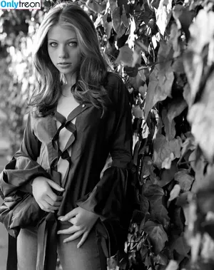 Michelle Trachtenberg / michelletrachtenberg nude photo #0291