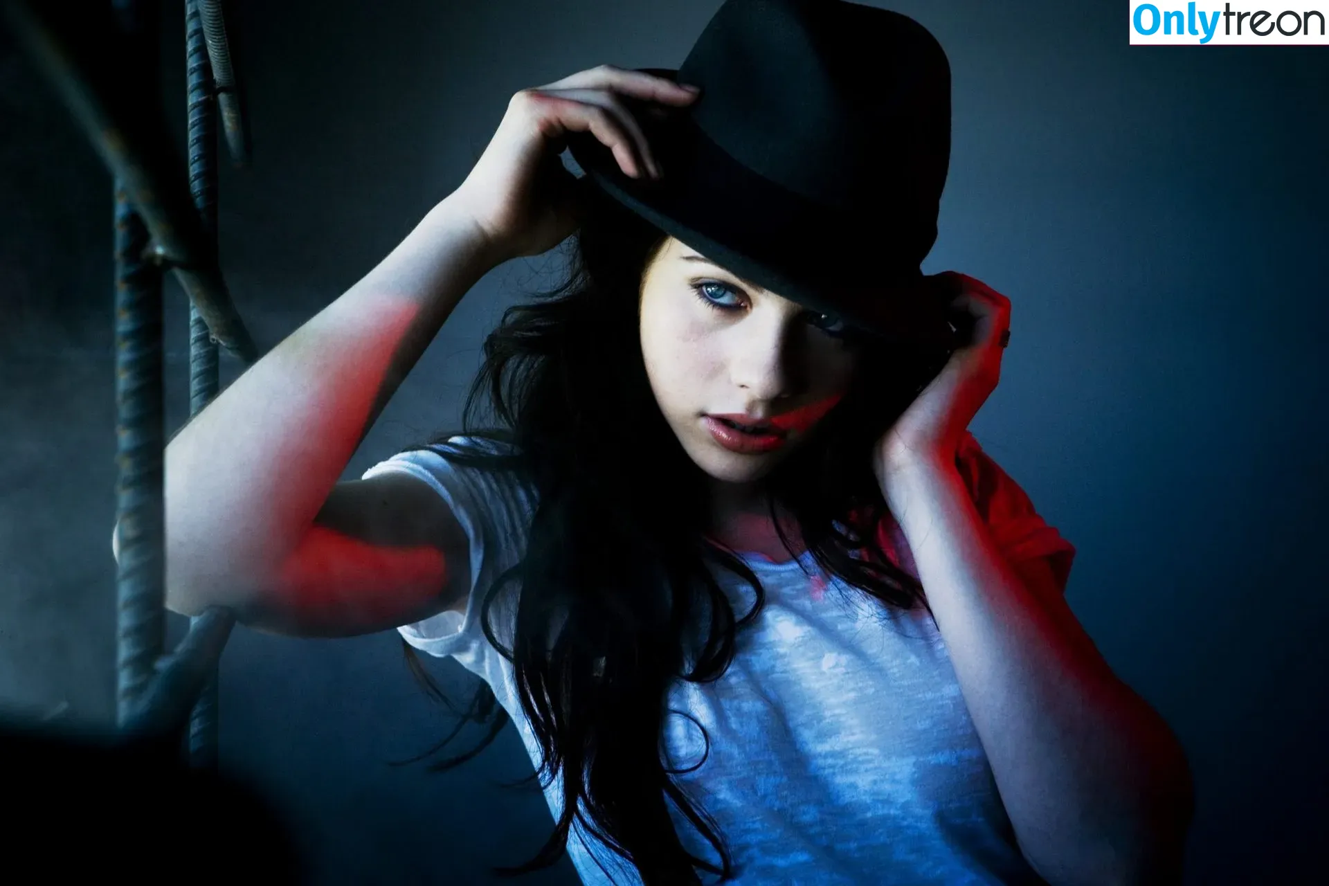 Michelle Trachtenberg nude photo #0083 (michelletrachtenberg)