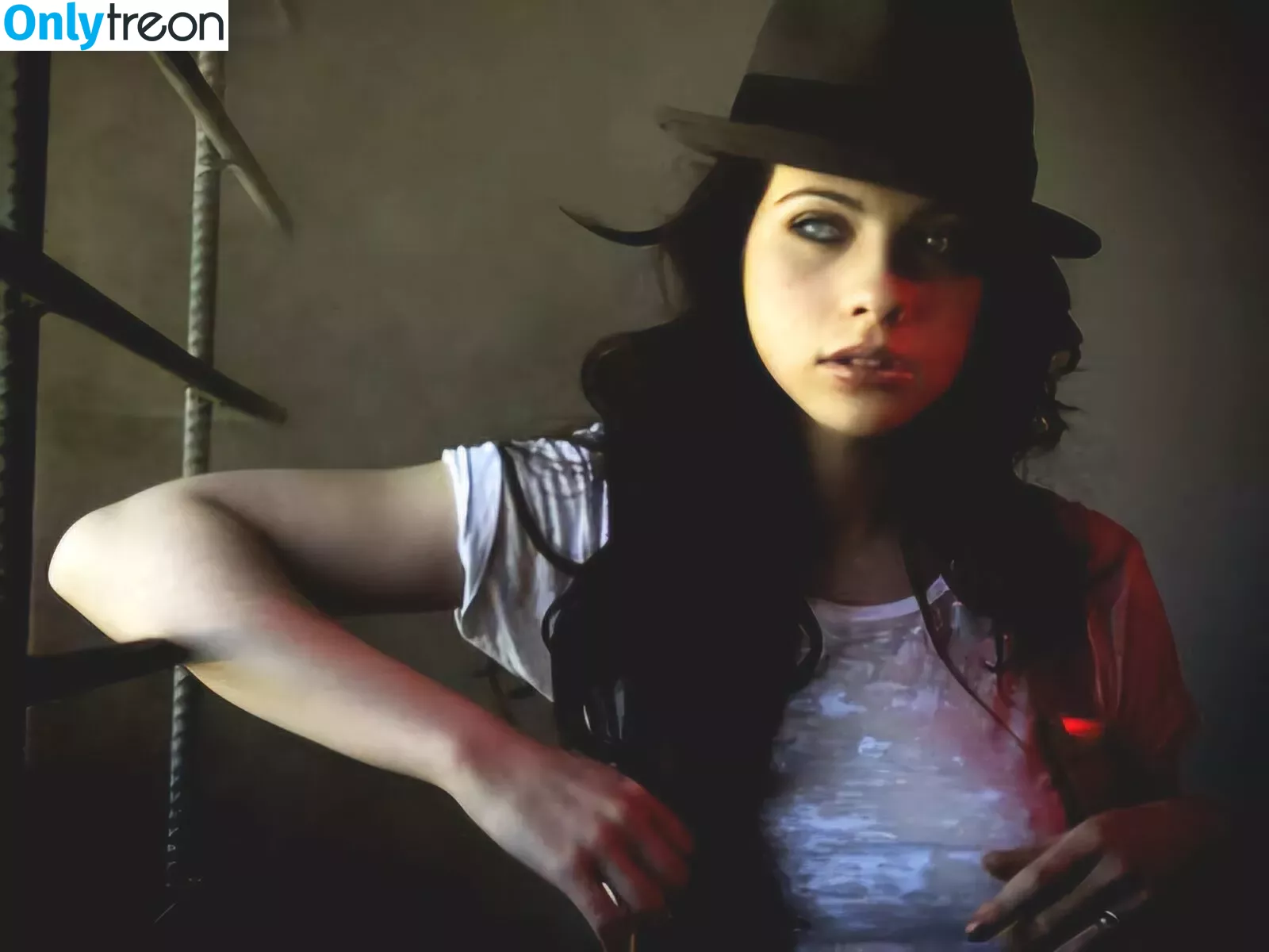 Michelle Trachtenberg nude photo #0234 (michelletrachtenberg)