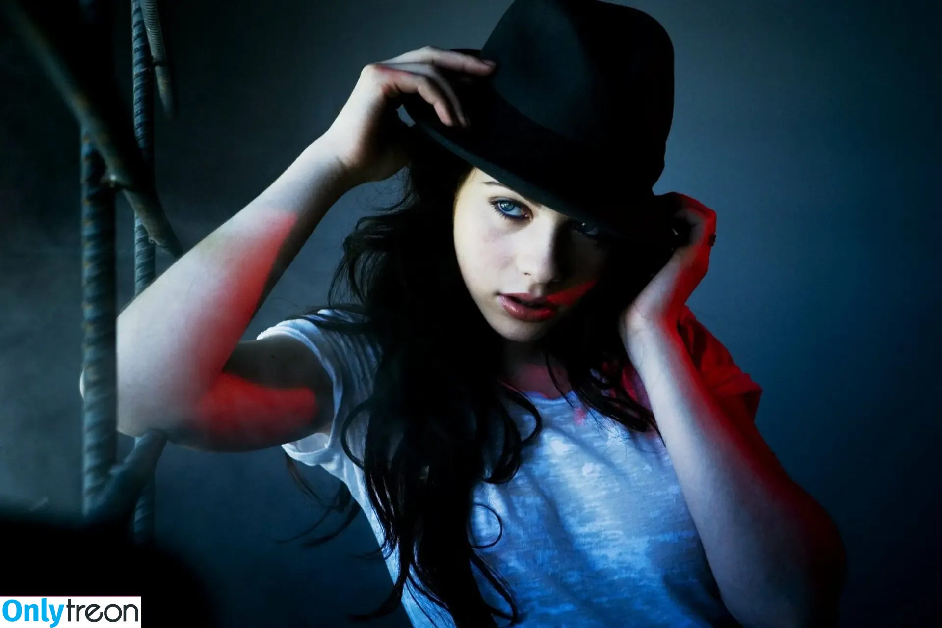 Michelle Trachtenberg nude photo #0294 (michelletrachtenberg)
