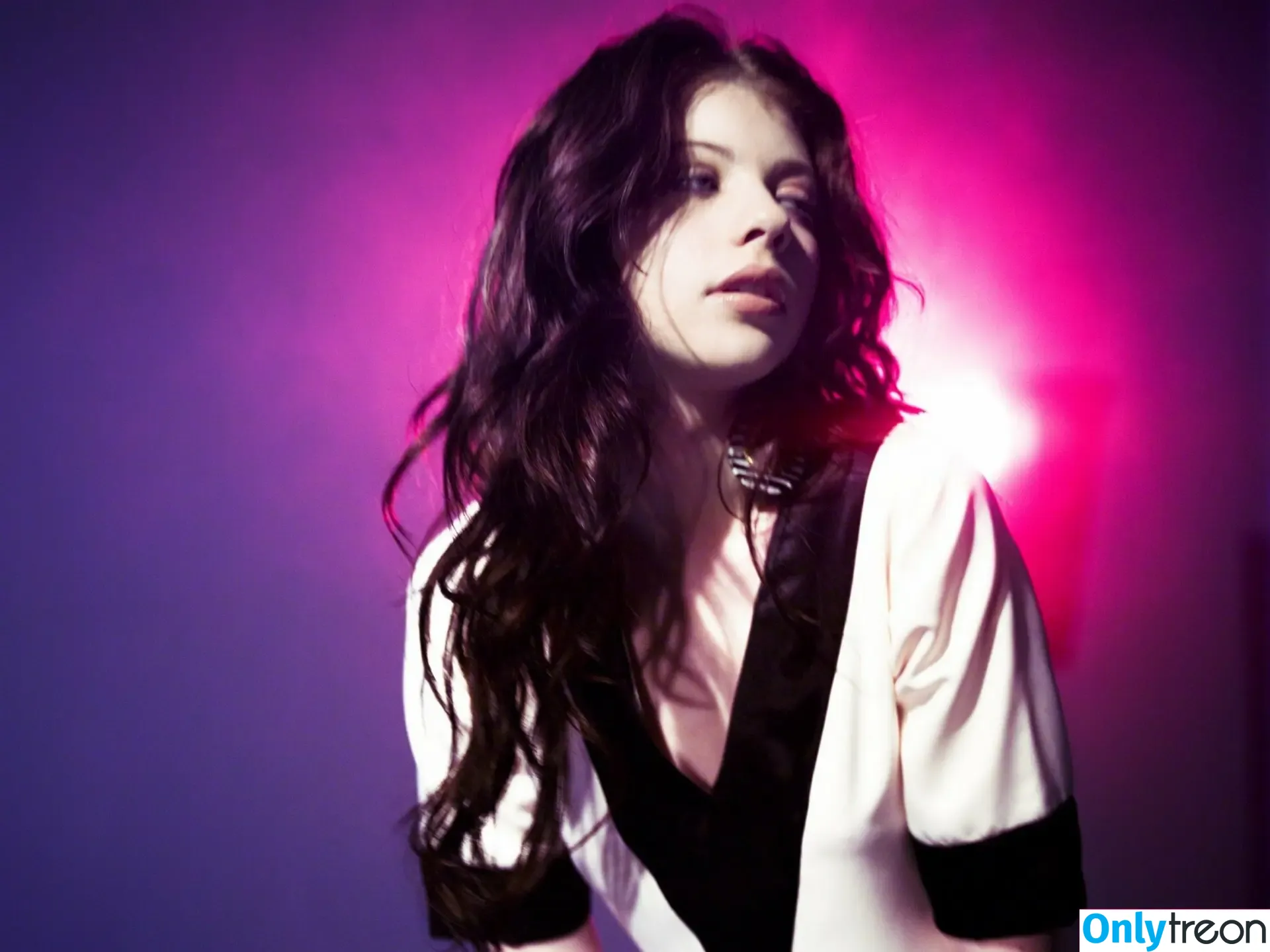 Michelle Trachtenberg nude photo #0295 (michelletrachtenberg)