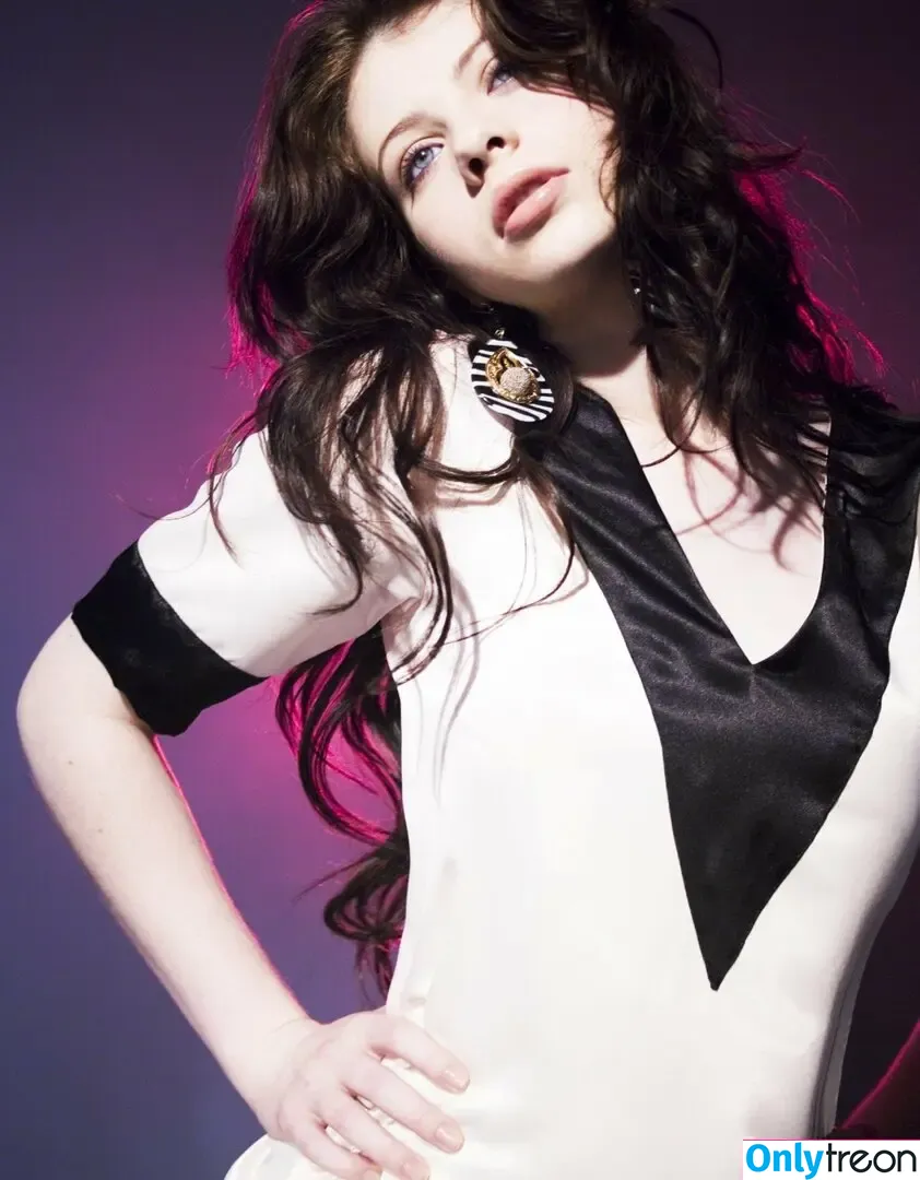 Michelle Trachtenberg nude photo #0296 (michelletrachtenberg)