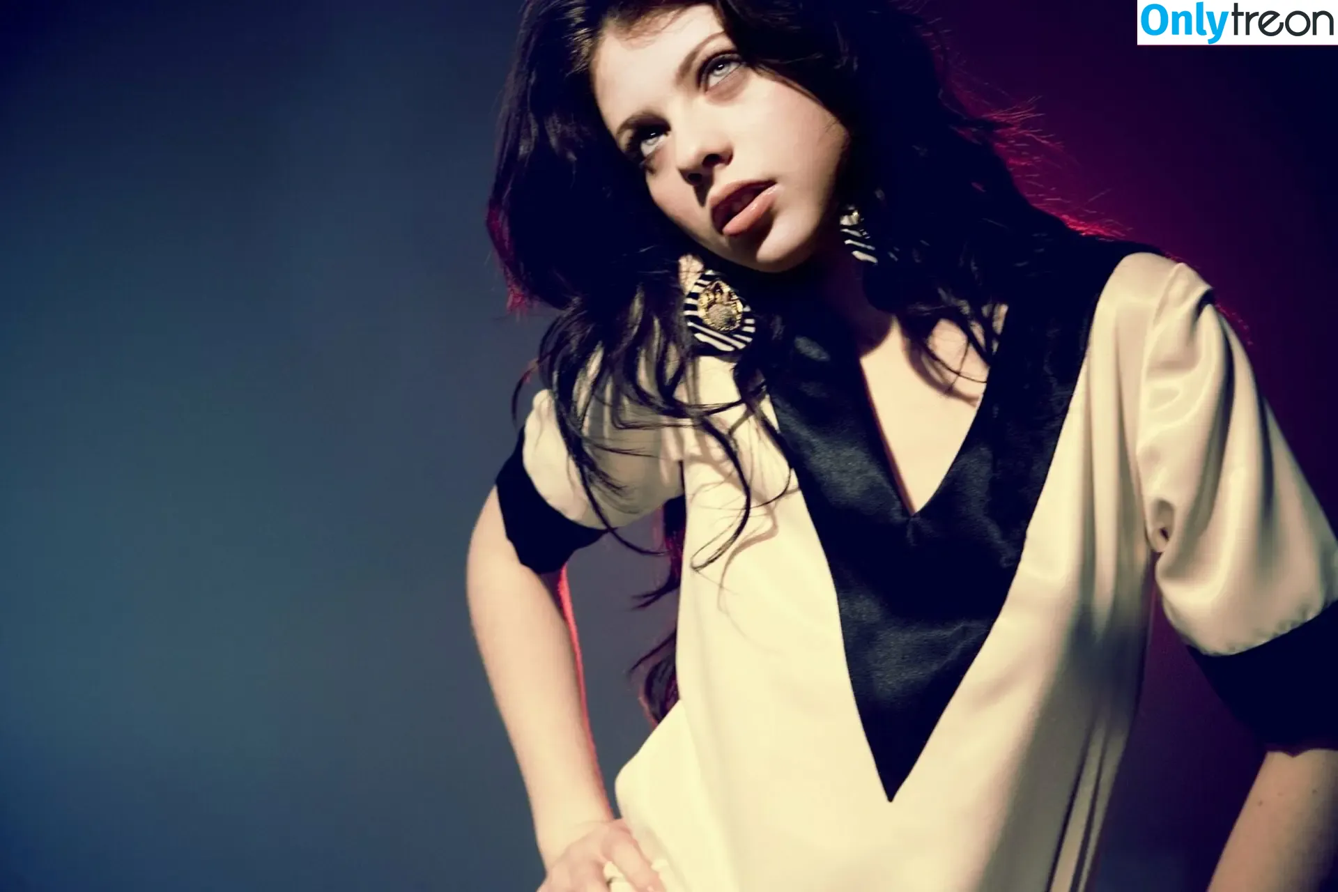 Michelle Trachtenberg nude photo #0304 (michelletrachtenberg)