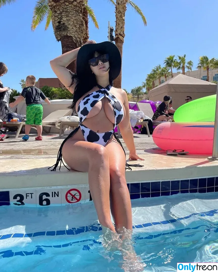 Michelle Yee Williams nude photo #0007 (ihrtmichelleyee / michelletheceo)