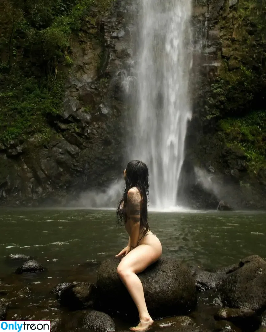 Michelle Yee nude photo #0010 (sitrisodom)