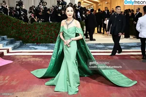 Michelle Yeoh / michelleyeoh_official nude photo #0143