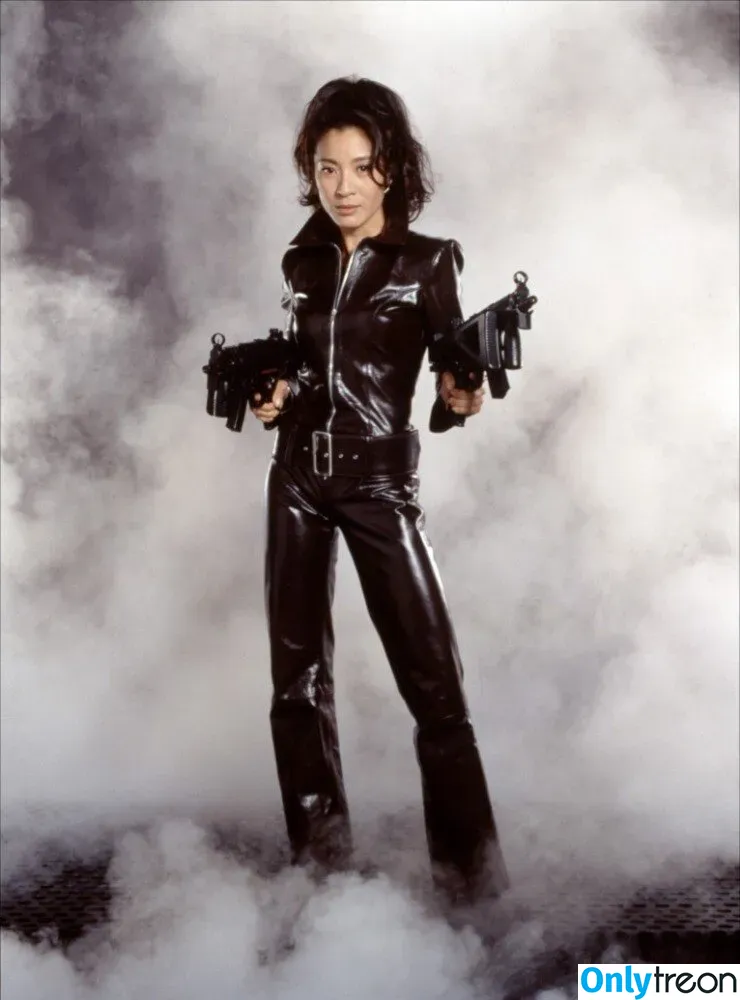 Michelle Yeoh голая photo #0006 (michelleyeoh_official)