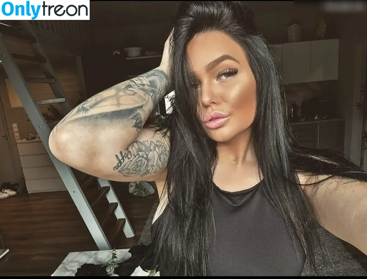 Mickan Haglund nude photo #0008 (inkedw0man / mickanhaglund)