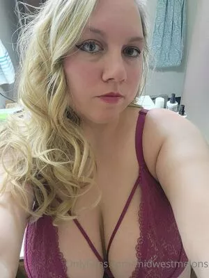 midwestmelons / midwesternstl nude photo #0002