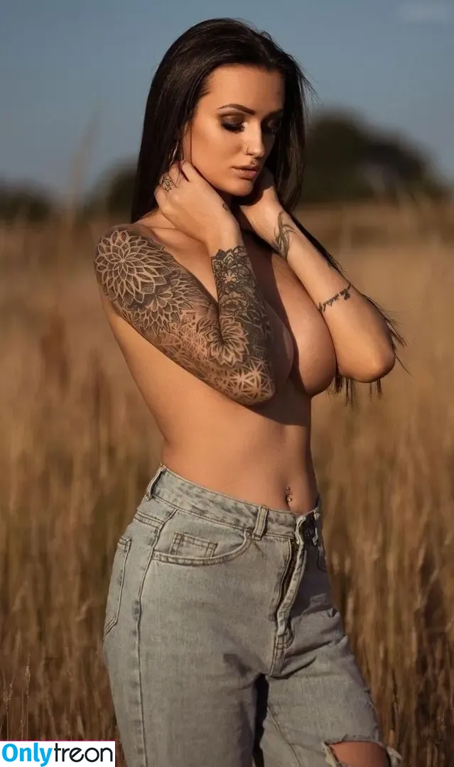 Mieetzcheen nude photo #0001 (Mieetzcheen)