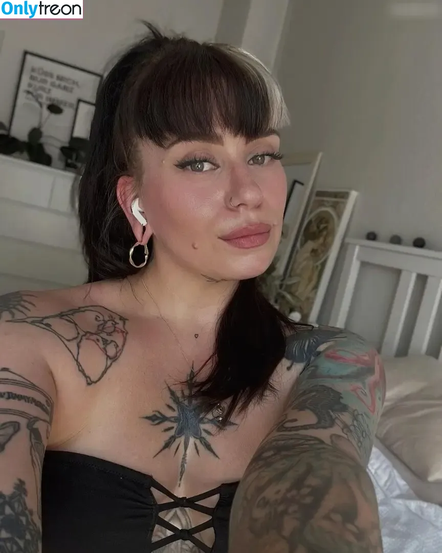 Miezekatz Caro nude photo #0014 (miezekatz______)