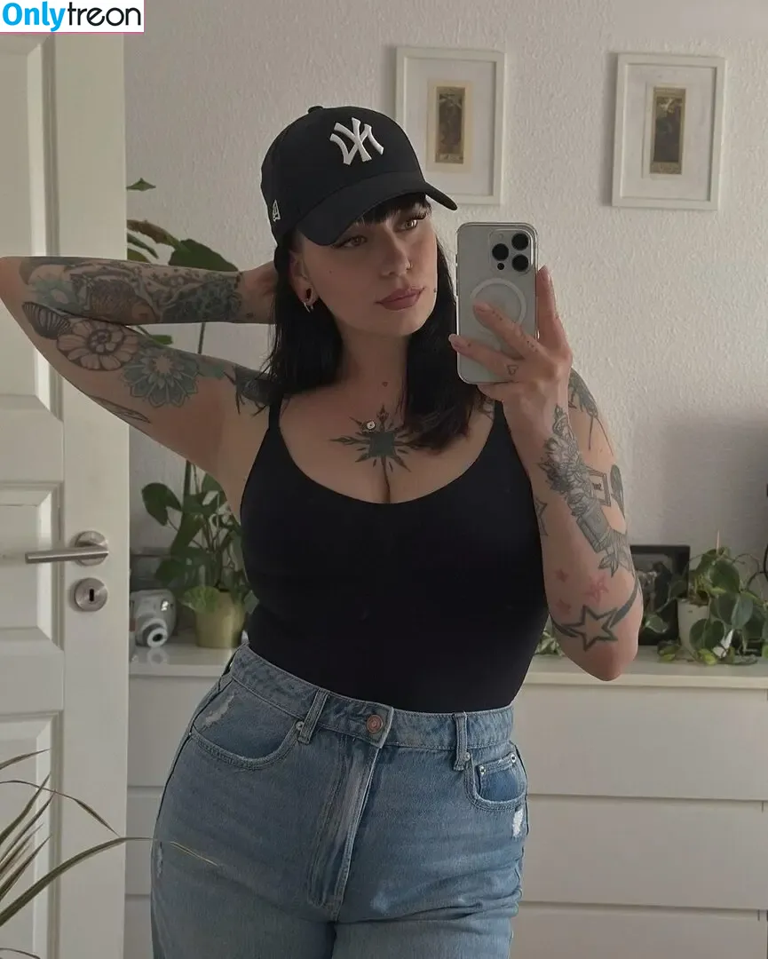 Miezekatz Caro nude photo #0026 (miezekatz______)