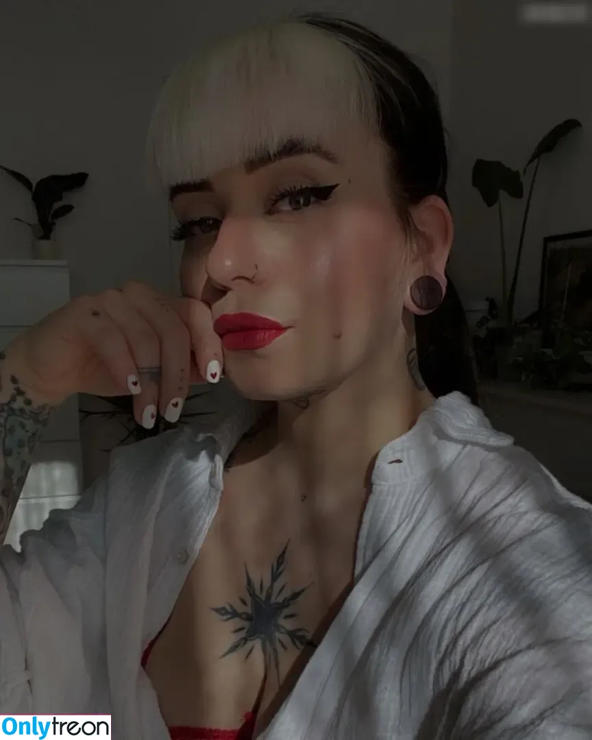 Miezekatz Caro nude photo #0040 (miezekatz______)