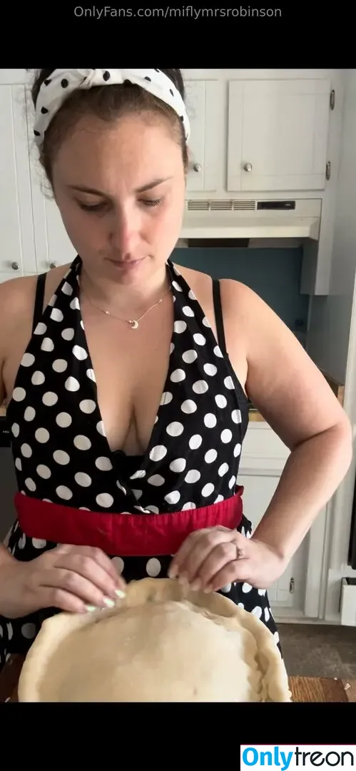 miflymrsrobinson nude photo #0001 (miflymrsrobinson)