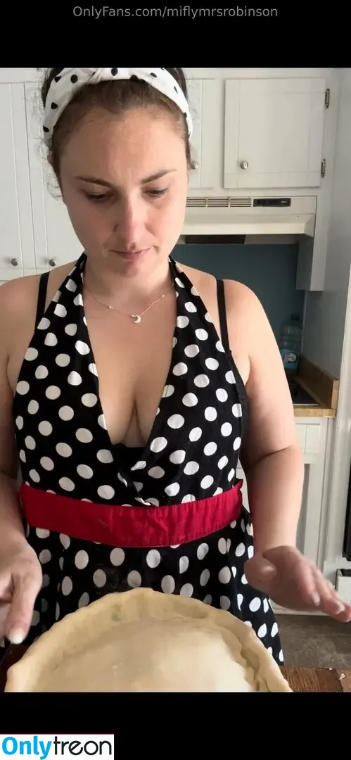 miflymrsrobinson nude photo #0002 (miflymrsrobinson)