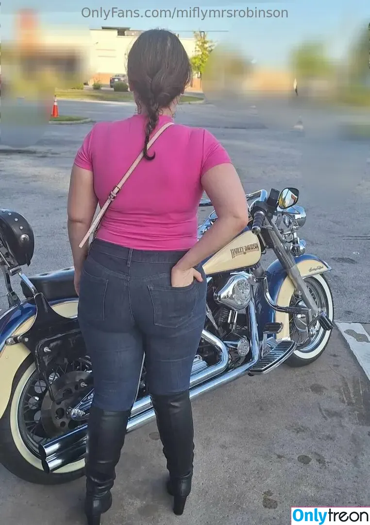miflymrsrobinson nude photo #0007 (miflymrsrobinson)