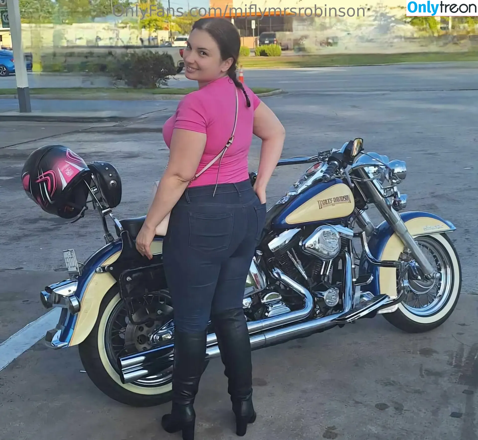 miflymrsrobinson nude photo #0008 (miflymrsrobinson)