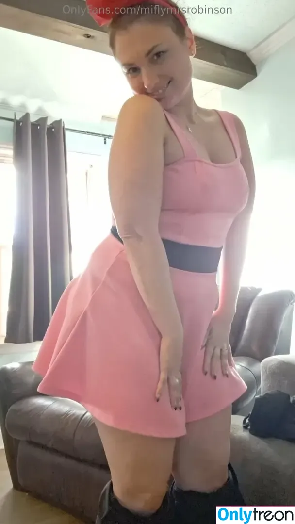 miflymrsrobinson nude photo #0023 (miflymrsrobinson)
