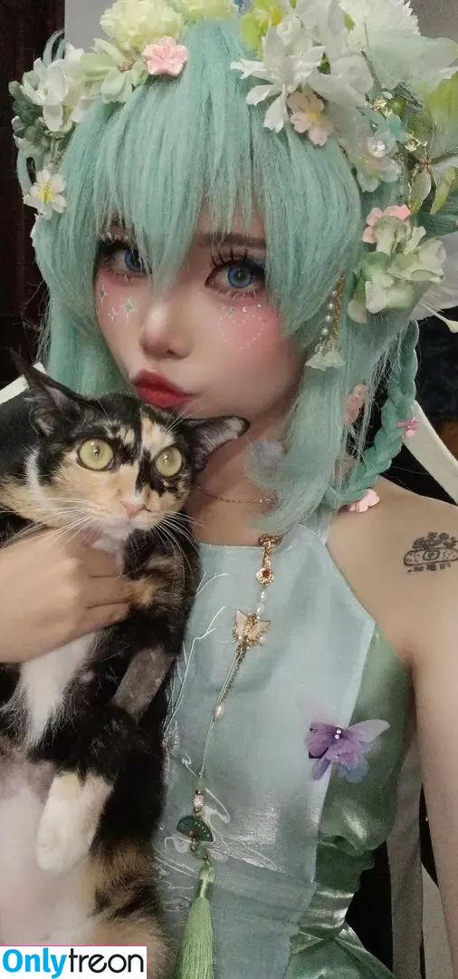 Miinmeow nude photo #0161 (meaowzi / miin.meow)