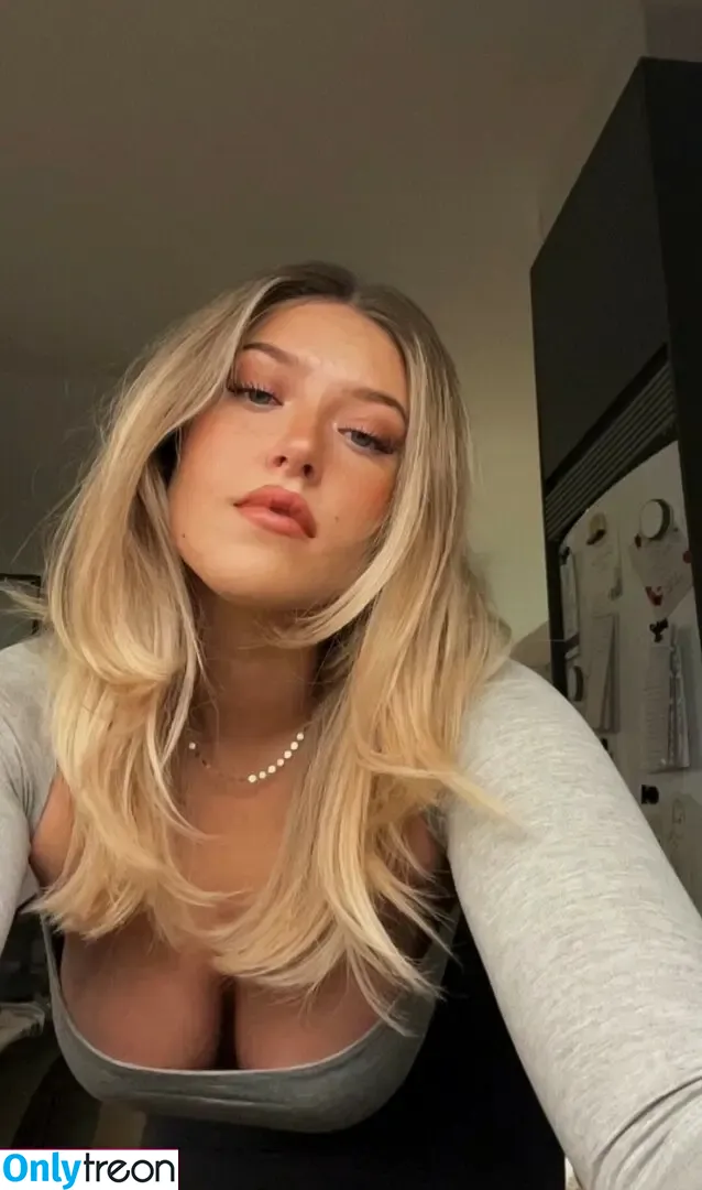 Mikaelamariia nude photo #0002 (sheismichaela)