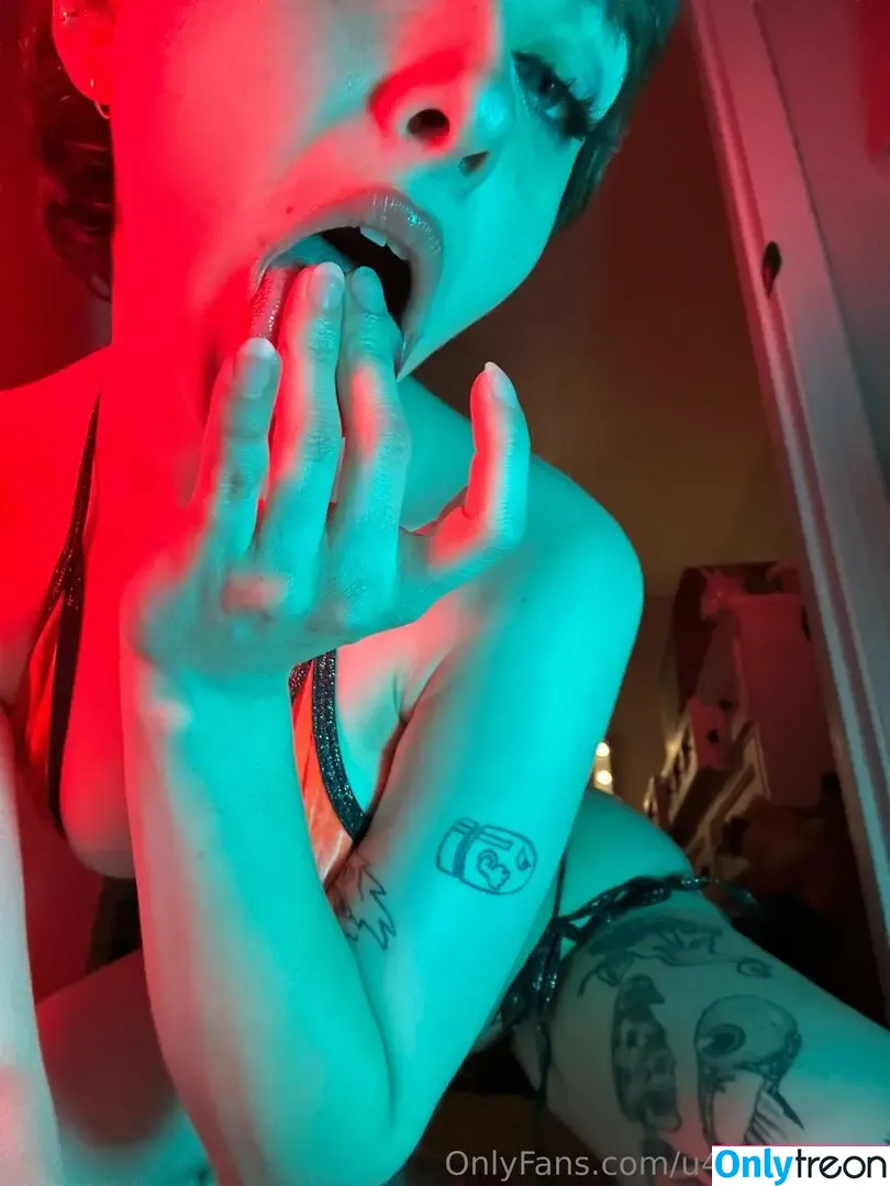 Mikayla Skinner nude photo #0011 (Mikayyyla / mykaylaskinner2016 / y0ur.dads.fav)